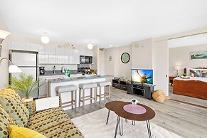 Mountain View Condo with King or Queen Bed and Parking