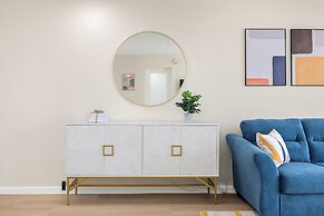 Mountain View Condo with King or Queen Bed and Parking