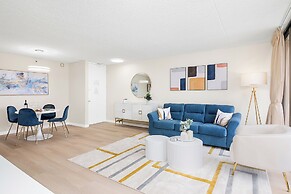 Mountain View Condo with King or Queen Bed and Parking