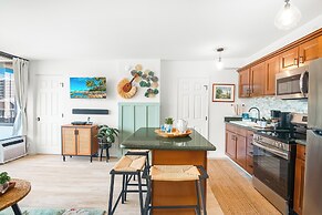 Mountain View Condo with King or Queen Bed and Parking