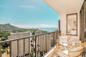Premium Remodeled Condo in Waikiki with 2 Double Beds and Parking