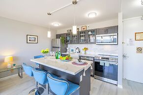 Premium Remodeled Condo in Waikiki with 2 Double Beds and Parking
