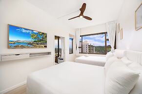 Premium Remodeled Condo in Waikiki with 2 Double Beds and Parking