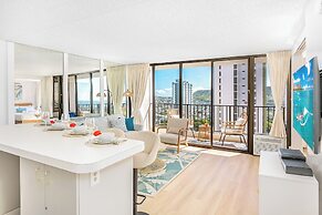 Premium Remodeled Condo in Waikiki with 2 Double Beds and Parking