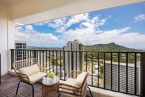Premium Remodeled Condo in Waikiki with 2 Double Beds and Parking