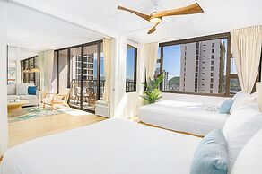 Premium Remodeled Condo in Waikiki with 2 Double Beds and Parking