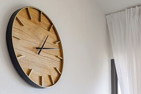 Premium Remodeled Condo in Waikiki with 2 Double Beds and Parking