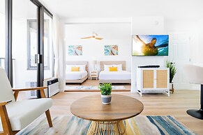 Premium Remodeled Condo in Waikiki with 2 Double Beds and Parking