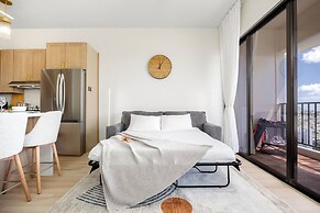 Premium Remodeled Condo in Waikiki with 2 Double Beds and Parking