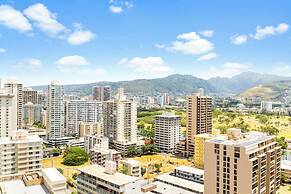 Premium Remodeled Condo in Waikiki with 2 Double Beds and Parking