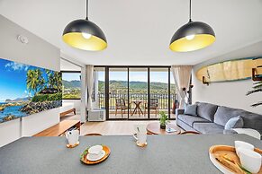 Premium Remodeled Condo in Waikiki with 2 Double Beds and Parking