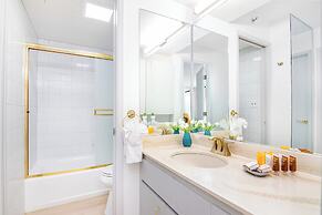 Premium Remodeled Condo in Waikiki with 2 Double Beds and Parking