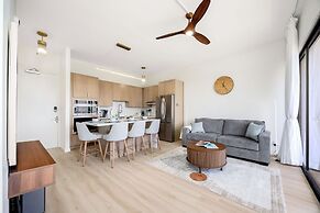 Premium Remodeled Condo in Waikiki with 2 Double Beds and Parking