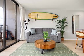 Premium Remodeled Condo in Waikiki with 2 Double Beds and Parking