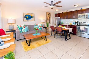 Premium Remodeled Condo in Waikiki with 2 Double Beds and Parking