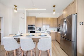Premium Remodeled Condo in Waikiki with 2 Double Beds and Parking