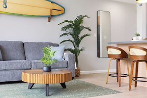 Premium Remodeled Condo in Waikiki with 2 Double Beds and Parking