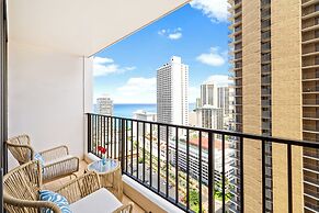 Premium Remodeled Condo in Waikiki with 2 Double Beds and Parking