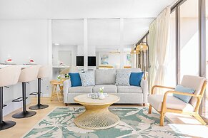 Premium Remodeled Condo in Waikiki with 2 Double Beds and Parking