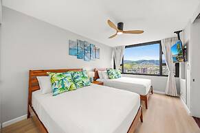 Premium Remodeled Condo in Waikiki with 2 Double Beds and Parking