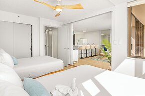 Premium Remodeled Condo in Waikiki with 2 Double Beds and Parking