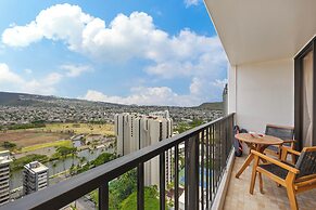 Premium Remodeled Condo in Waikiki with 2 Double Beds and Parking