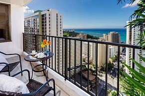 Premium Remodeled Condo in Waikiki with 2 Double Beds and Parking
