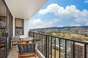 Premium Remodeled Condo in Waikiki with 2 Double Beds and Parking