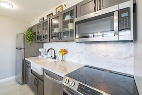 Premium Remodeled Condo in Waikiki with 2 Double Beds and Parking