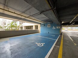 Premium Remodeled Condo in Waikiki with 2 Double Beds and Parking