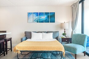 High Floor Ocean View Condo with 2 Double Beds