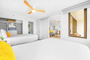 High Floor Ocean View Condo with 2 Double Beds