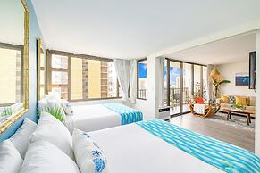 High Floor Ocean View Condo with 2 Double Beds