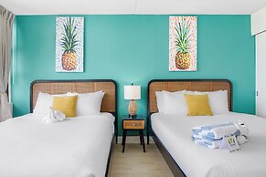 High Floor Ocean View Condo with 2 Double Beds