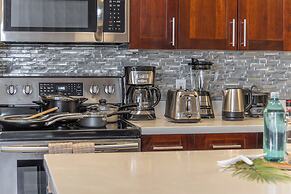 High Floor Ocean View Condo with 2 Double Beds