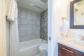 High Floor Ocean View Condo with 2 Double Beds