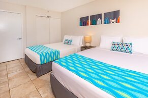 High Floor Ocean View Condo with 2 Double Beds