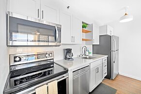 High Floor Ocean View Condo with 2 Double Beds