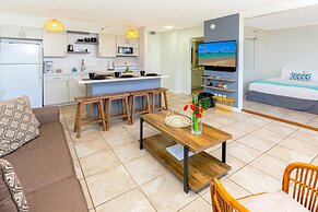 High Floor Ocean View Condo with 2 Double Beds