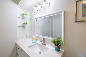 High Floor Ocean View Condo with 2 Double Beds