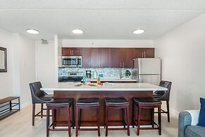 High Floor Ocean View Condo with 2 Double Beds