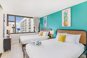 High Floor Ocean View Condo with 2 Double Beds