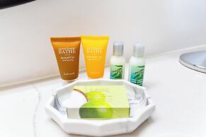 High Floor Ocean View Condo with 2 Double Beds