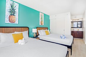 High Floor Ocean View Condo with 2 Double Beds