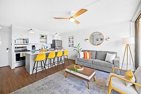 High Floor Ocean View Condo with 2 Double Beds