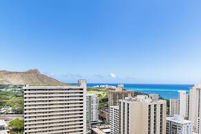 Diamond Head and Ocean views with King Bed and Parking