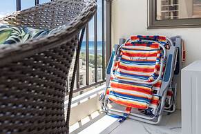 Diamond Head and Ocean views with King Bed and Parking