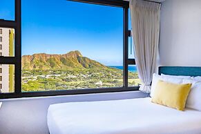 Diamond Head and Ocean views with King Bed and Parking