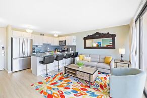 Diamond Head and Ocean views with King Bed and Parking