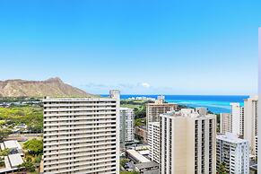 Diamond Head and Ocean views with King Bed and Parking